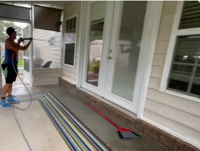 Screened porch with clean siding in Springfield MO